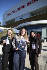 Margaux, Jade et Eléonore ont pris la route début avril pour couvrir la Coupe du Monde et les Championnats d’Europe Dynamic, Solo Freestyle et Solo Speed 2026 pour la Fédération Française de Parachutisme.